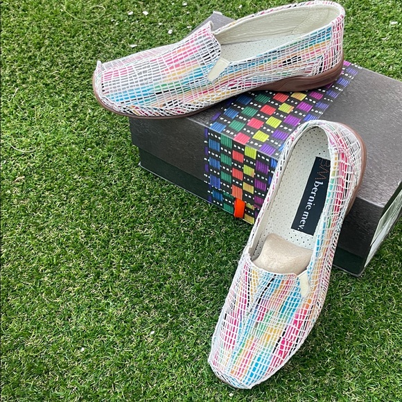 Bernie MEV . Women's Colorful Woven Flats - Picture 6 of 13